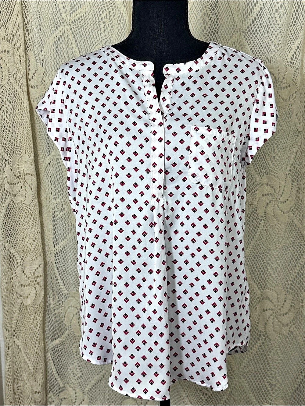 Liz Claiborne Geometric Blouse in White & Red Size Medium Like New